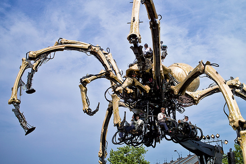 Big ol' spider robot bearing down